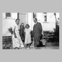 080-0090 Familie Heinrich und Toni Kugland mit ihren Kindern Doris und Guenter etwa 1937.JPG